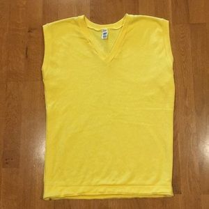 🌼3/$10 Men’s Yellow Sweater Vest